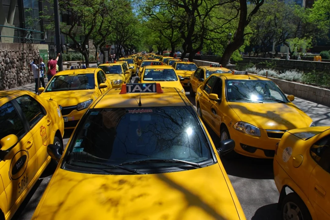 Peones de taxis realizan asambleas