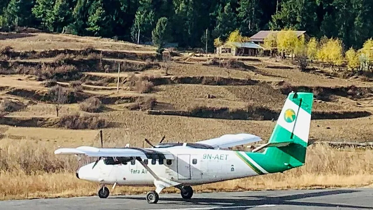 Desapareció un avión con 22 personas en el Himalaya