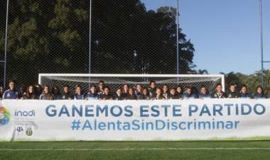 Capacitarán a futbolistas contra la discriminación