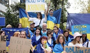  Unión Europea: Debaten la candidatura de Ucrania 