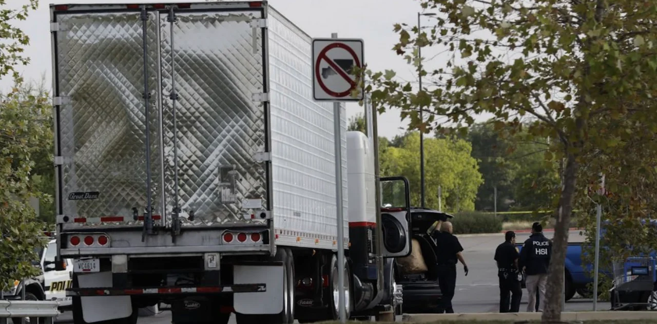 Texas: 46 personas fueron halladas sin vida en un camión 