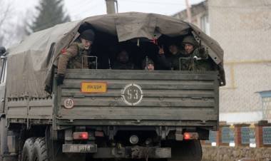 Ucrania evacua civiles de Sloviansk