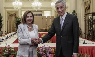 La líder del Congreso de EEUU inició una gira por Asia