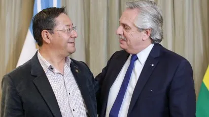 Fernández se reunió con Luis Arce en Bogotá