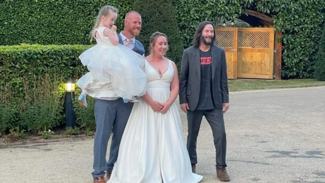 Gran gesto de Keanu Reeves con una pareja de casados