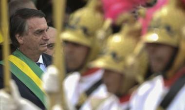 Un juez censuró una denuncia contra el clan Bolsonaro