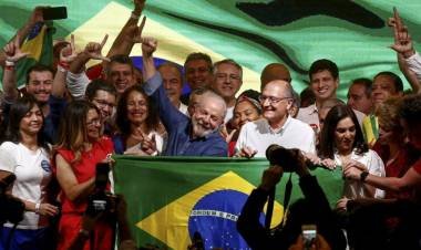 Lula derrotó a Bolsonaro en un reñido balotaje 