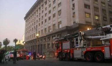Se incendió un piso del Ministerio de Economía