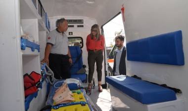 Salud entregó cuatro ambulancias de alta complejidad