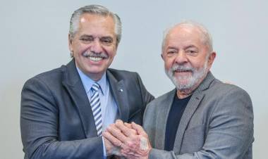  Fernández participará de la asunción de Lula en Brasil 