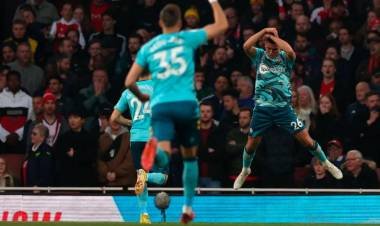 El Southampton empató con el líder Arsenal