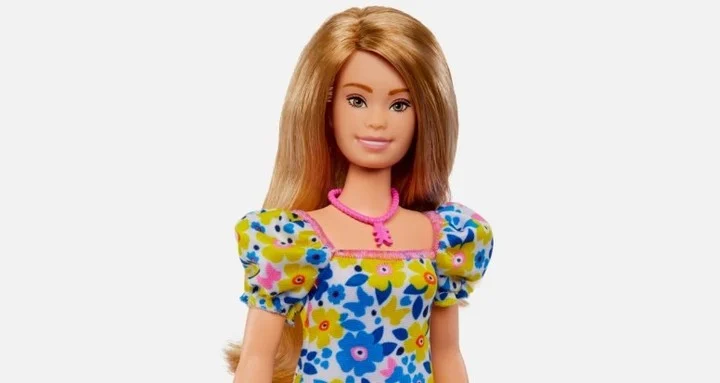 Presentaron la nueva muñeca Barbie con síndrome de Down