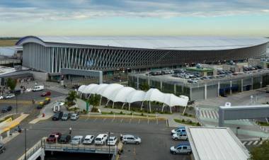 Tensión en los aeropuertos de Ezeiza y el Metropolitano 