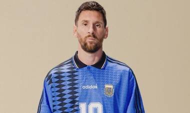 Messi posó con una nuevalínea de ropa de la Selección