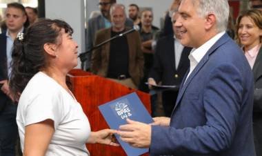 Llaryora ratificó la continuidad del programa Vida Digna