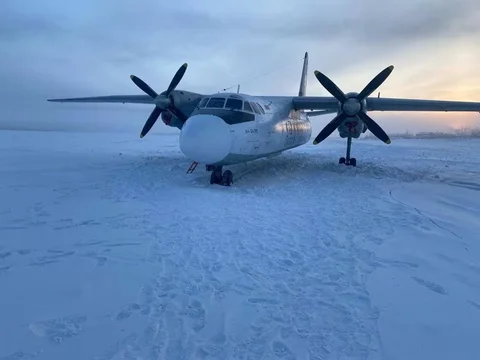 Un avión ruso aterrizó por error en un río helado
