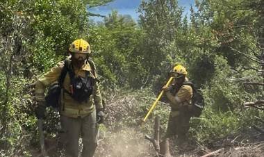 Parque Nacional Los Alerces: así combaten el fuego los bomberos cordobeses