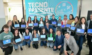 Docente ya recibieron casi 7 mil netbooks