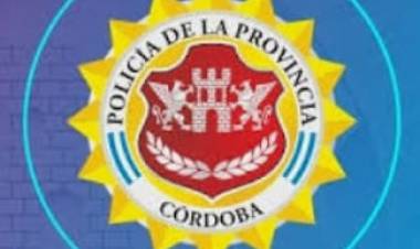 Policía sorprendido consumiendo drogas en un móvil policial