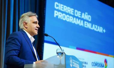 Llaryora reconoció a más de 3.700 egresados del programa Enlazar+