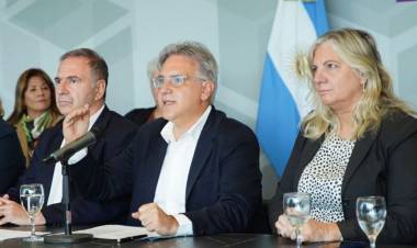 Llaryora: “Los resultados de las pruebas Aprender nos ponen muy orgullosos”