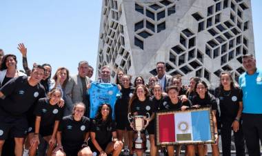 Llaryora recibió al plantel femenino de Belgrano