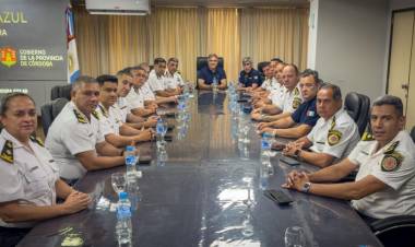 Llaryora se reunió con el Estado Mayor de la Policía