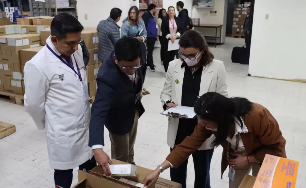 Vice de Ecuador exige atención durante visita sorpresa a un centro de salud 