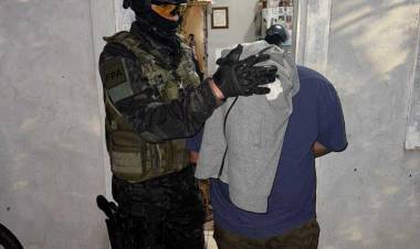 Hermanos y cómplice detenidos