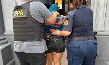 Trasladaba droga en la vía pública