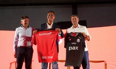 Dogos XV presentó su plantel 2026