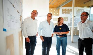 Llaryora recorrió la obra del Centro de Desarrollo Infantil