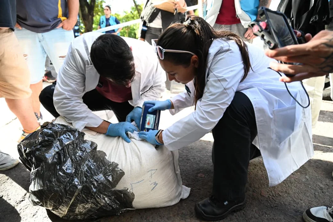 Confiscaron mercadería que contenían cocaína