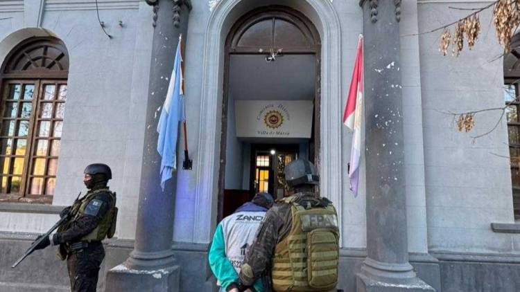 Desmantelan banda que vendía drogas