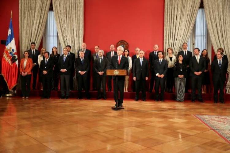 Sebastián Piñera cambia a ocho ministros, incluidos los de Interior y Hacienda