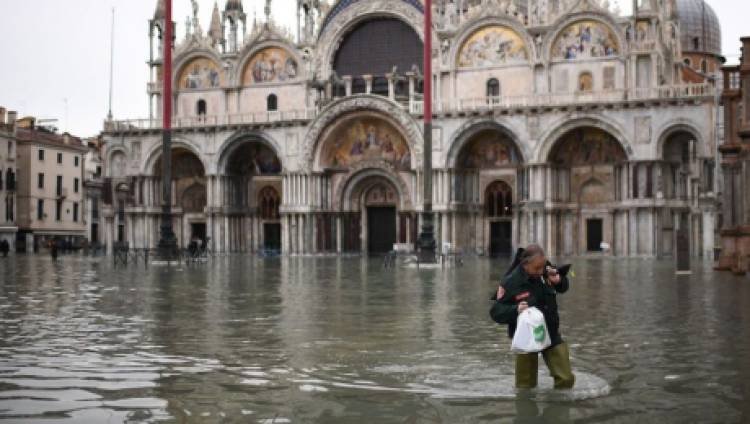 Dos muertos en las inundaciones de Venecia, las peores en más de 50 años