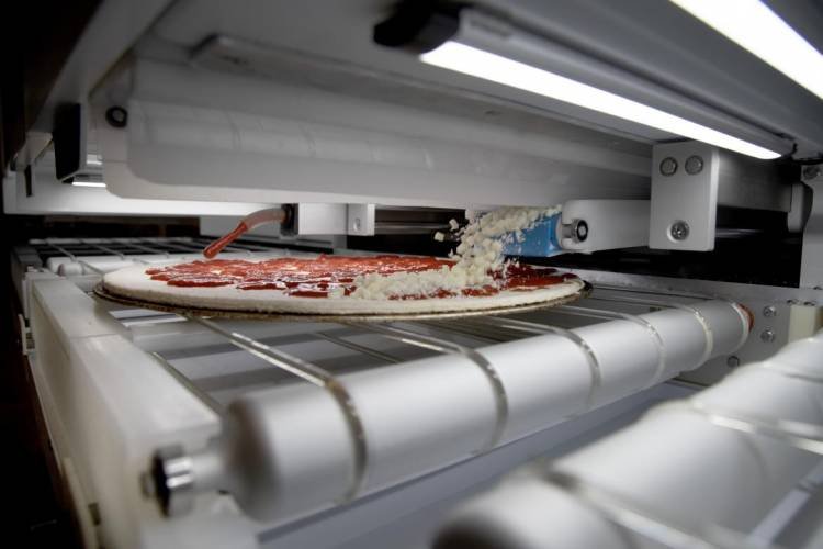 Tecno: Crearon una a plataforma robótica que puede producir hasta 300 pizzas por hora