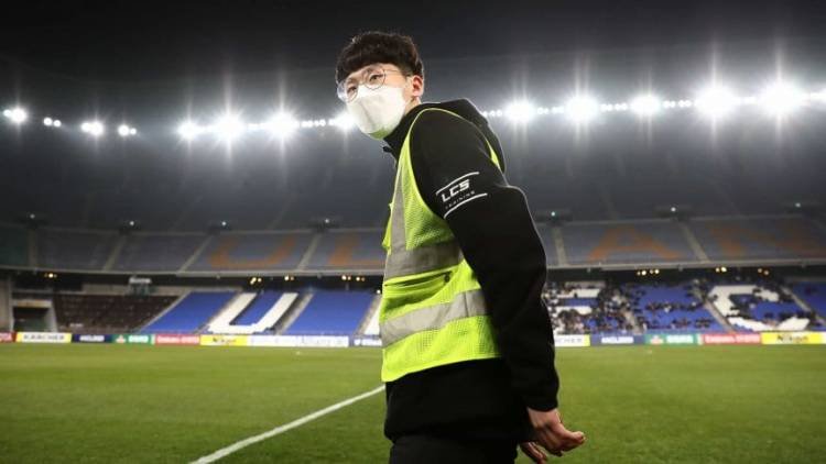 Vuelve el fútbol en Corea del Sur