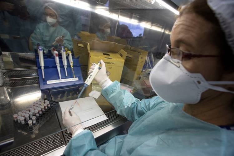Brasil llegó a un acuerdo con la universidad de Oxford para adquirir 100 millones de vacunas contra el coronavirus