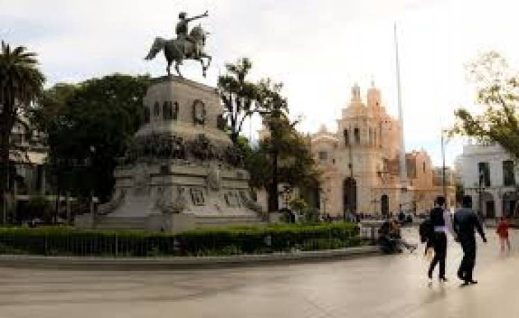 Murió indigente embarazada en la Plaza San Martín