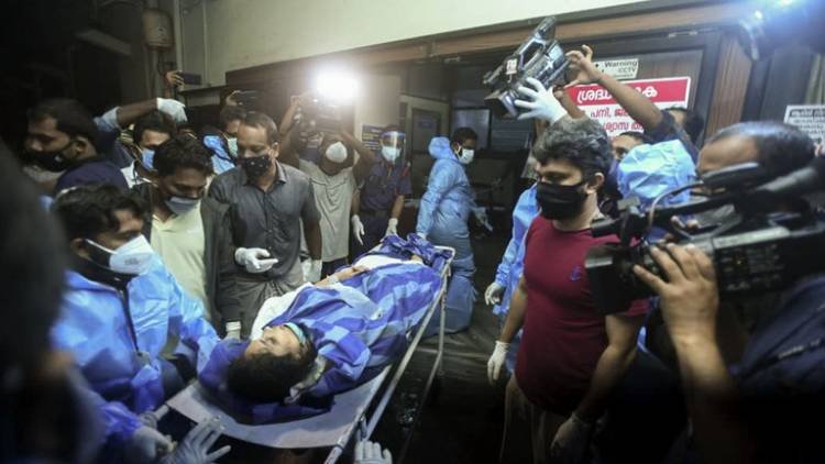 Se estrelló un avión al sudoeste de India: al menos 17 muertos y 15 heridos graves