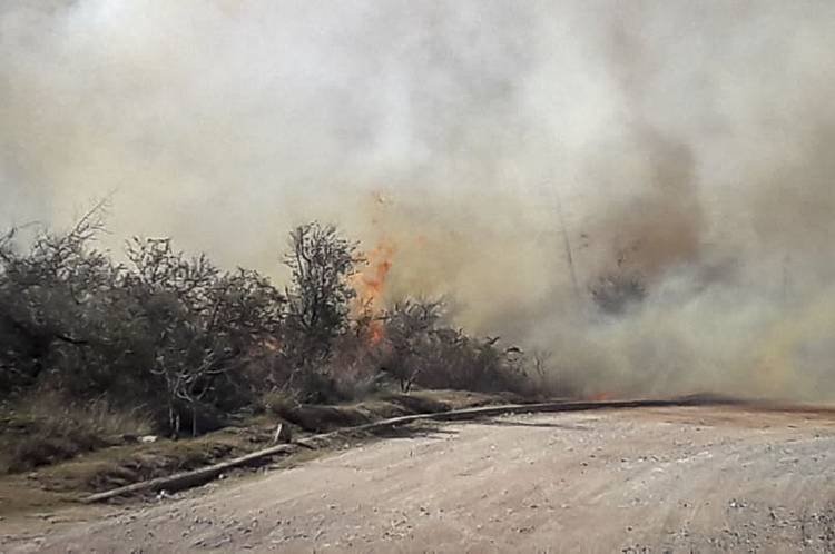 Bomberos continuaban combatiendo incendios en Unquillo y en Villa Carlos Paz