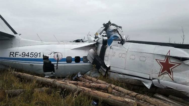 Rusia: Murieron 16 personas al estrellarse un avión