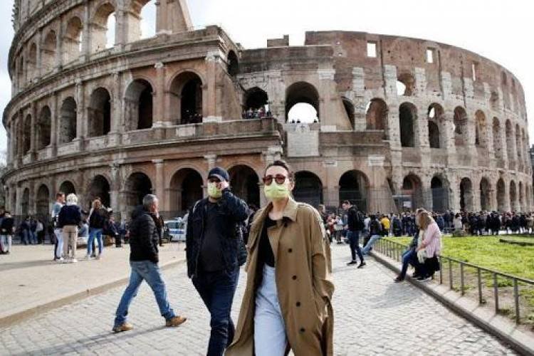 Roma y otras ciudades reimponen el uso obligatorio del barbijo
