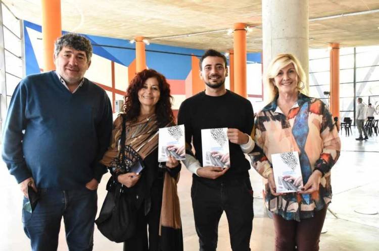 «Córdoba escribe» presentó su libro 