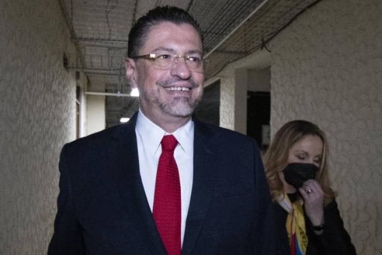 Rodrigo Chaves asume la presidencia en Costa Rica