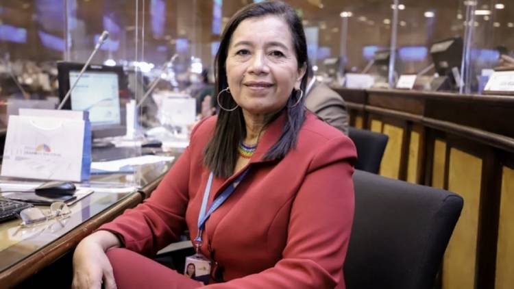 Destituyeron a la presidenta del Parlamento de Ecuador
