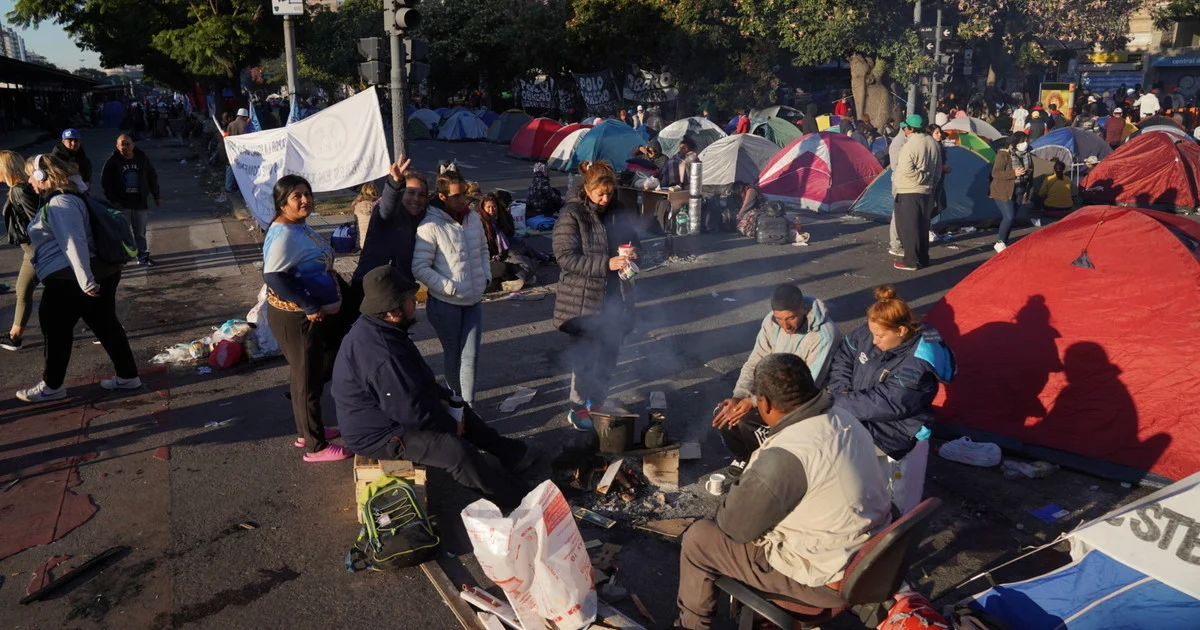 Piqueteros acampan en Plaza de Mayo