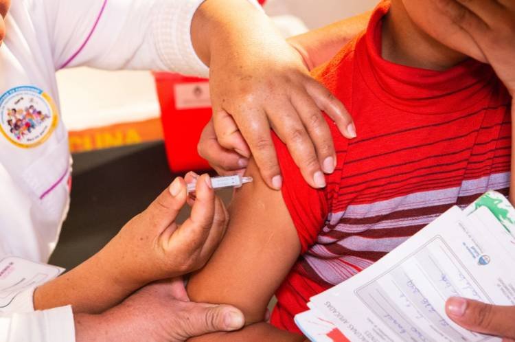 Continúa la vacunación contra sarampión y polio
