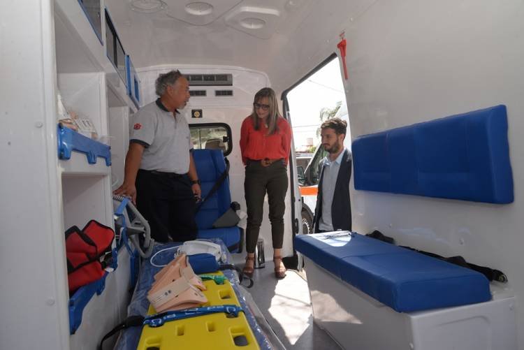 Salud entregó cuatro ambulancias de alta complejidad